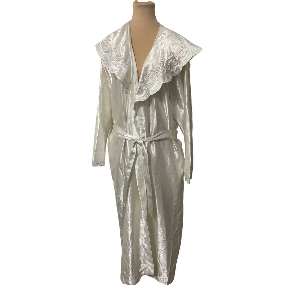 Chance Encounters White Satin Embroidered Shawl Collar Robe Kimono L Cottagecore
